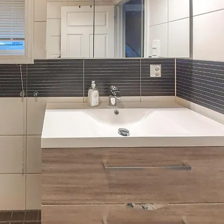 4 Bedroom Lovely In Hébergement de vacances *