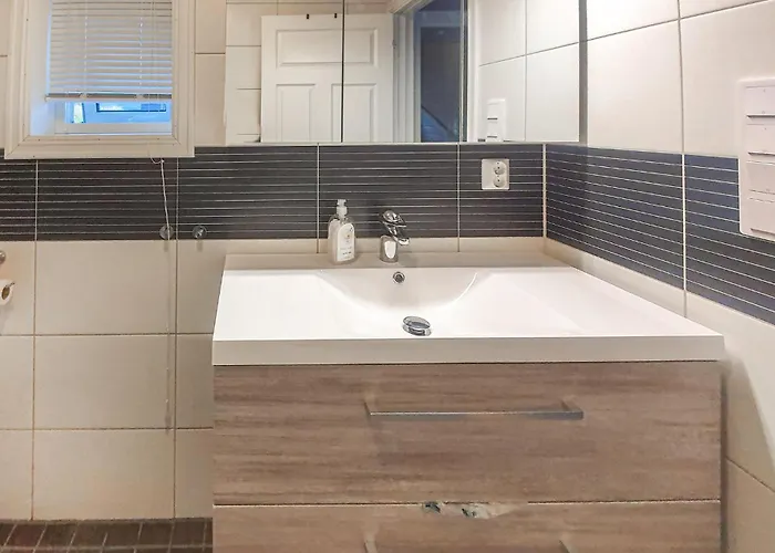 4 Bedroom Lovely In Semesterbostad *