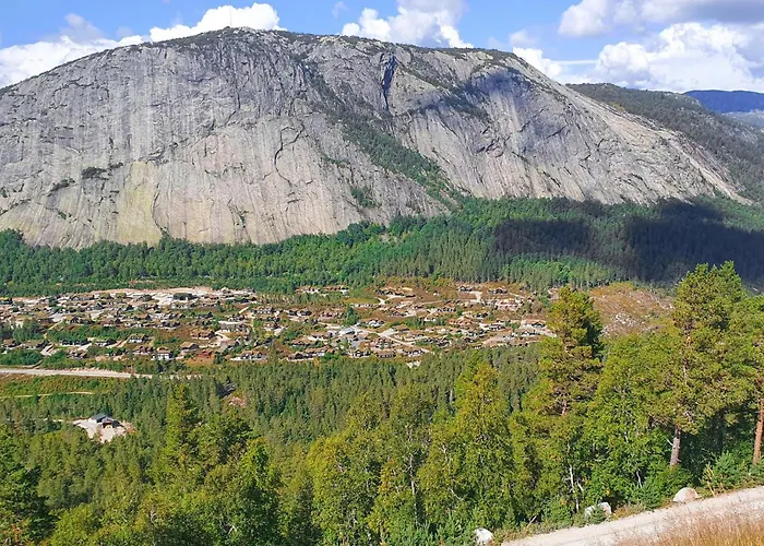 Semesterbostad 4 Bedroom Lovely In